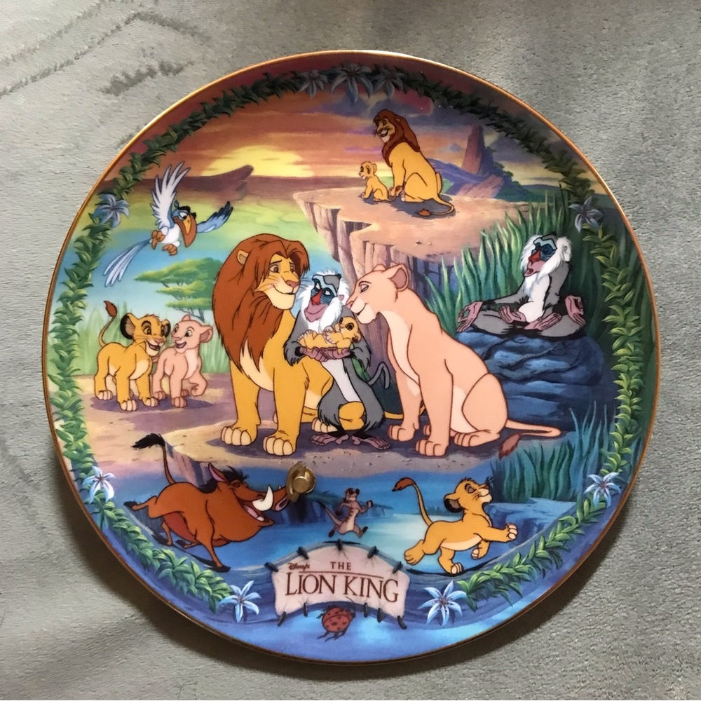 Vintage Disney's MUSICAL Memories Plate 1997 Lion King Future King of Pride Rock